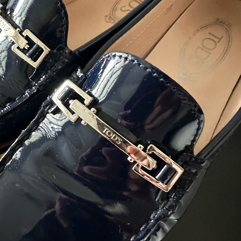 TOD’S Gommino Patent Leather Loafers Navy Blue Size 39 - Excellent Condition box - Picture 3 of 11